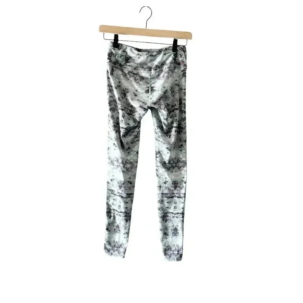 Athleta COSMIC CHATURANGA TIGHT Size‎ XS